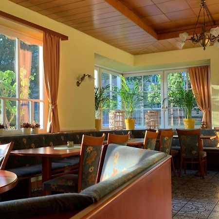 Hotel Schillerplatz Эринген Экстерьер фото