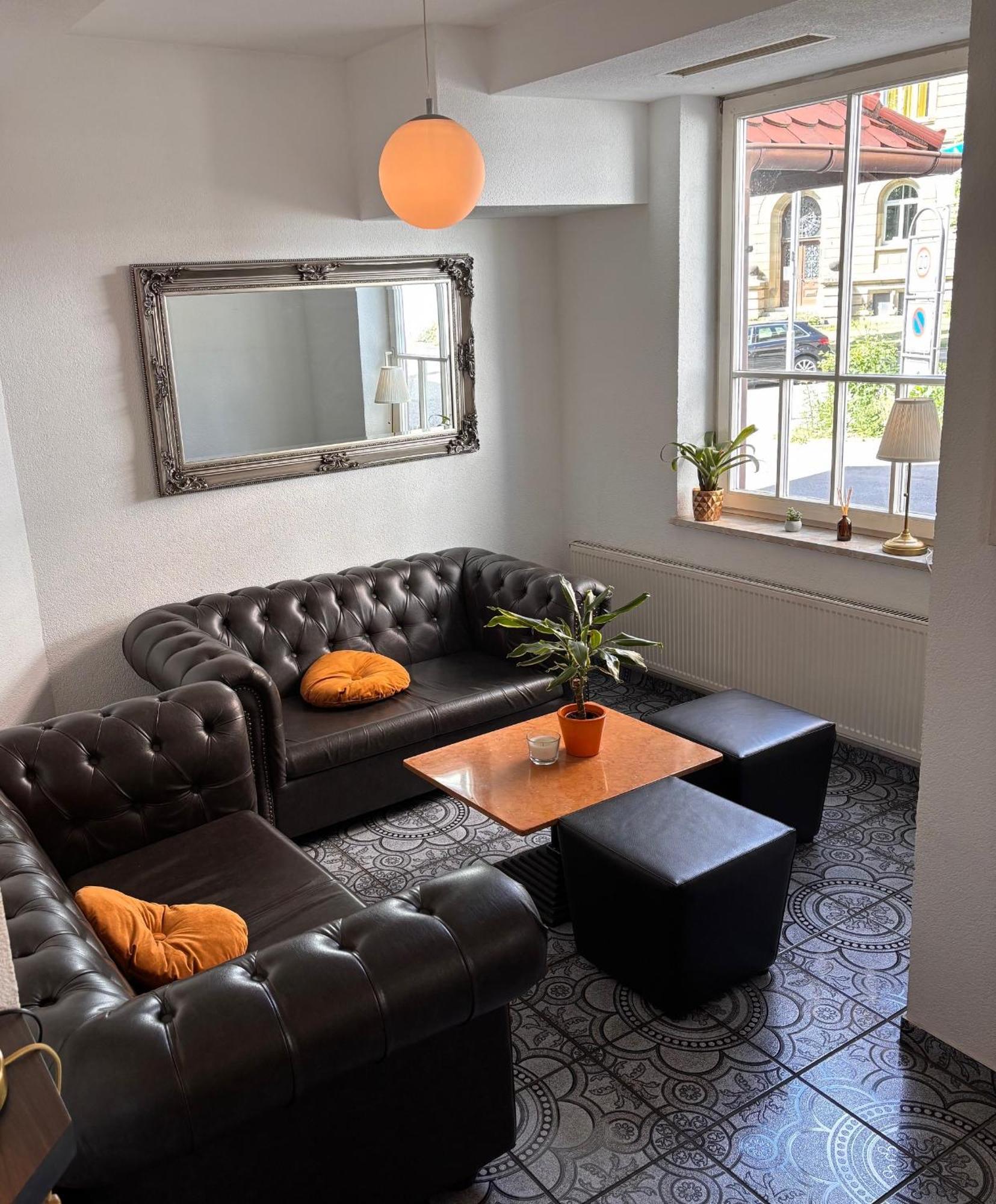 Hotel Schillerplatz Эринген Экстерьер фото